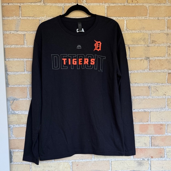 CSA Other - New Detroit Tigers Black Long Sleeve Shirt